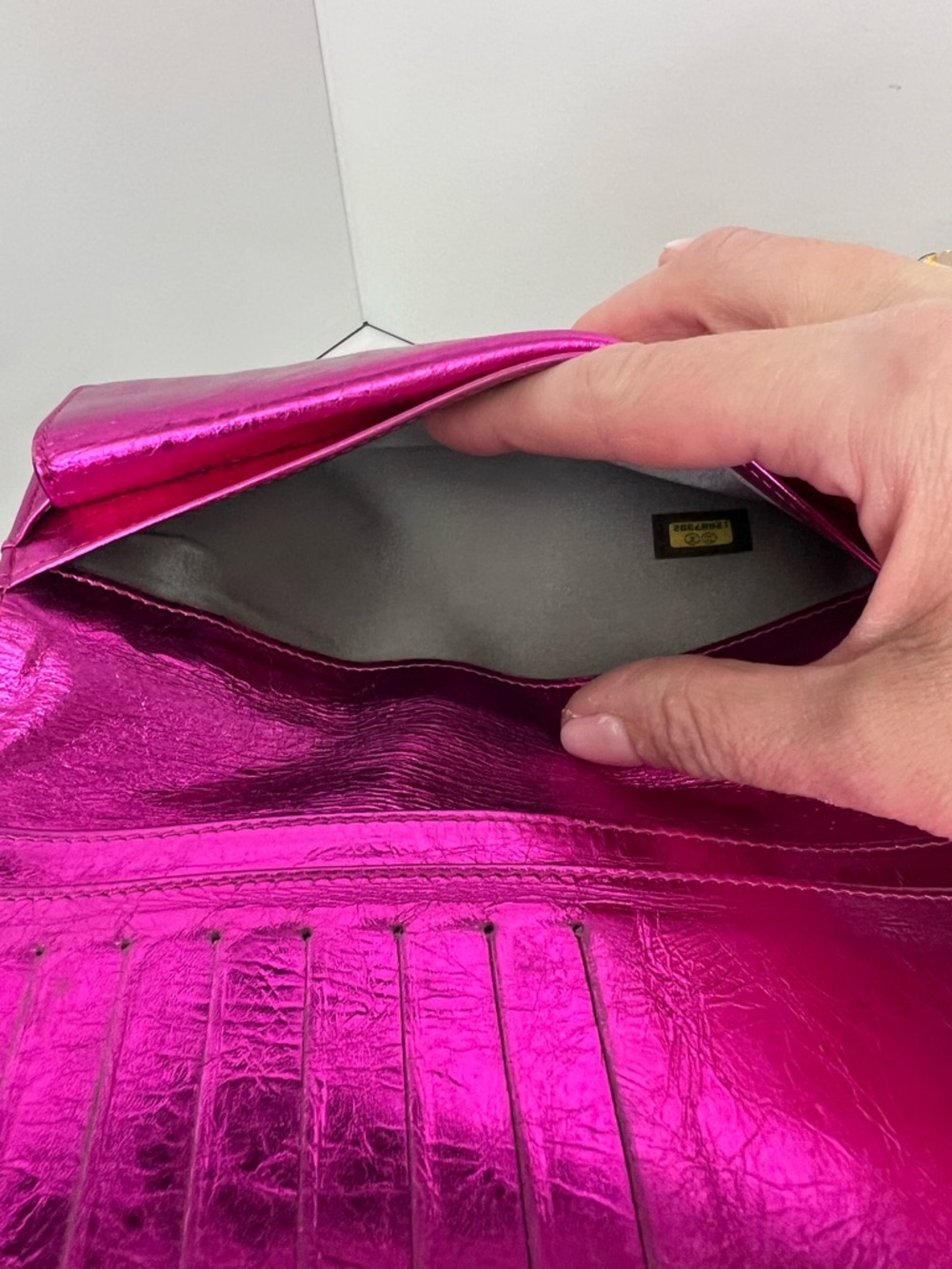 CHANEL Metallic Fuchsia Bow Clutch Wallet - Picture 4 of 5